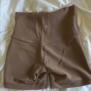 TNA Aritzia Brown High-Waisted Bike Shorts with Seamless Design